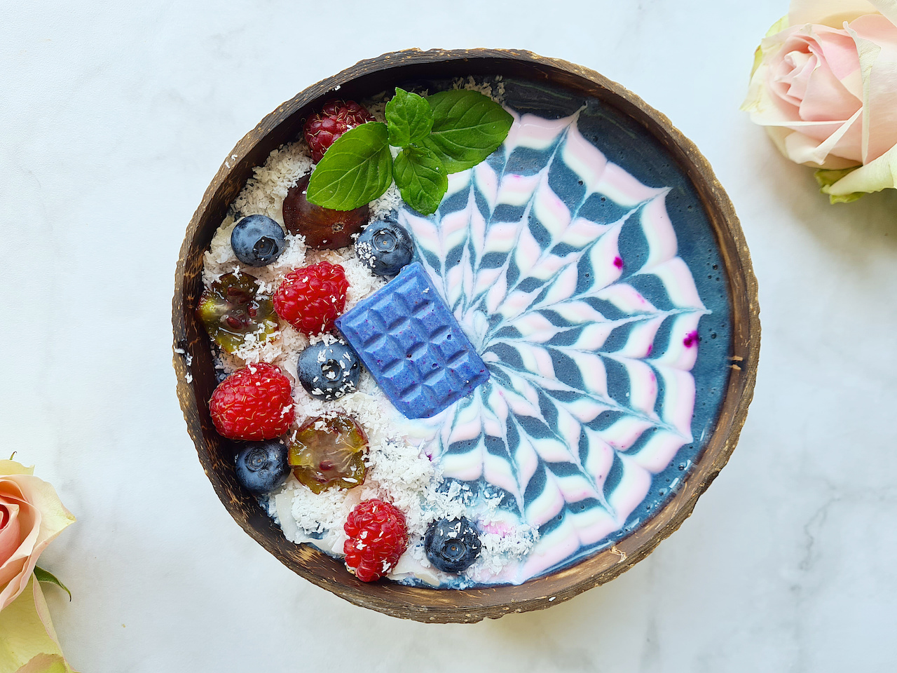 BLUE SPIRULINA SMOOTHIEBOWL zKokosu.cz